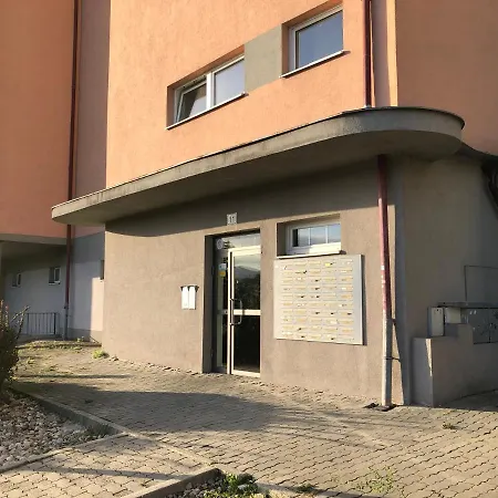Lägenhet Spacious One-room In A Quiet Environment Bratislava